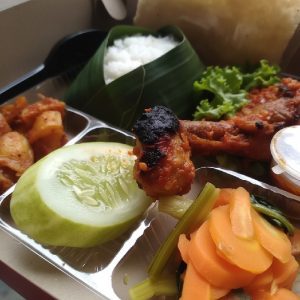 NASI KOTAK KOMPLIT CUMA 15RB! AYAM BAKAR + CAPCAY + SAMBEL GORENG KENTANG, BENERAN HEMAT BANGET! 🍱💰